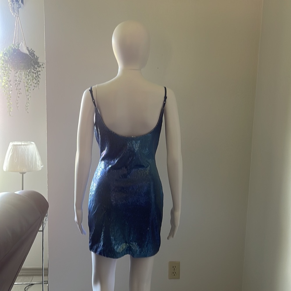 Vestido entre azul y moradito de lentejuela talla M marca Emeral Sundae